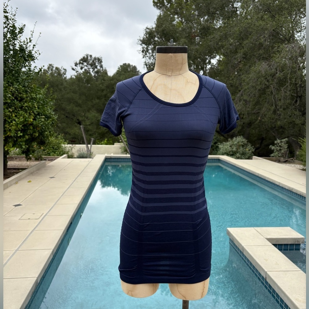 Athleta "Fastest Track" ruched workout top - size XS